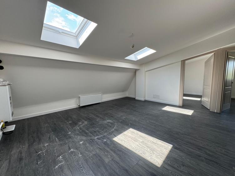 Apartament cu 3 camere semidecomandat, mobilat în Vișani