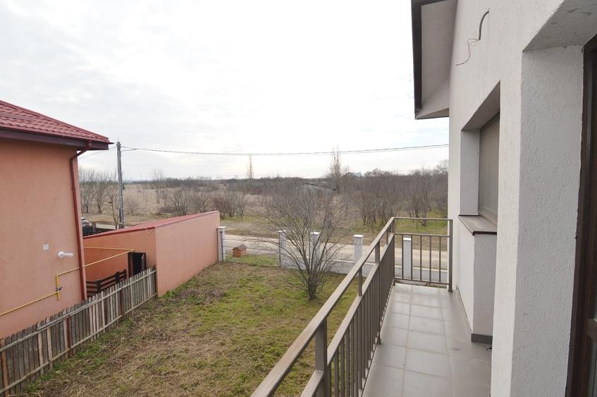 Casă individuală cu 5 camere cu Teren 528 Mp în Periș