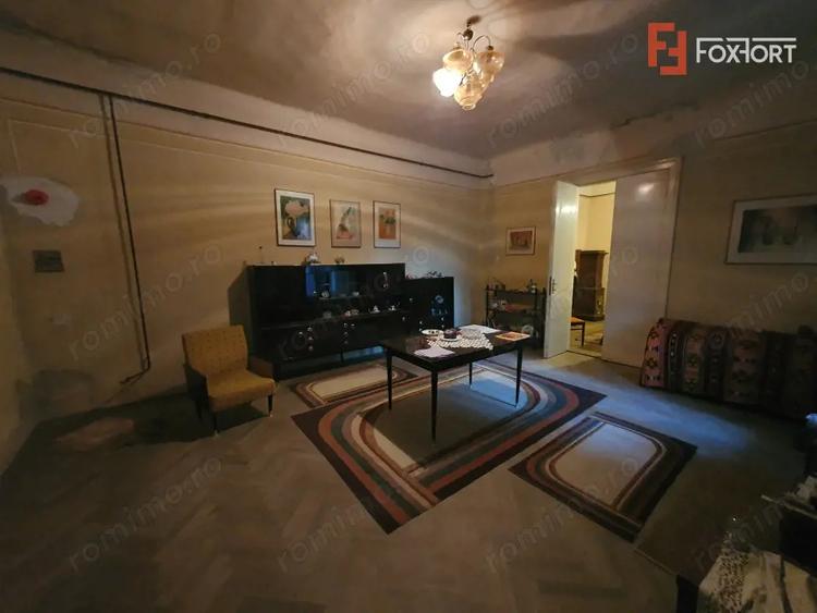 Apartament cu 5 camere nedecomandat, mobilat în Central