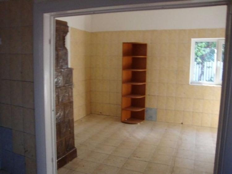 Casă individuală cu 7 camere cu Canalizare în Drumul Sării