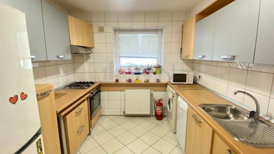 Apartament cu 3 camere decomandat, mobilat în Primăverii