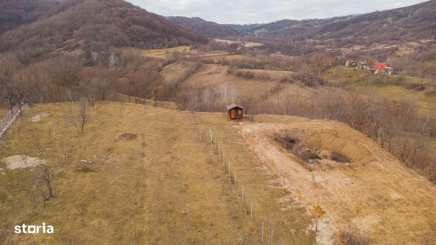 Teren de 5100 mp, în Central