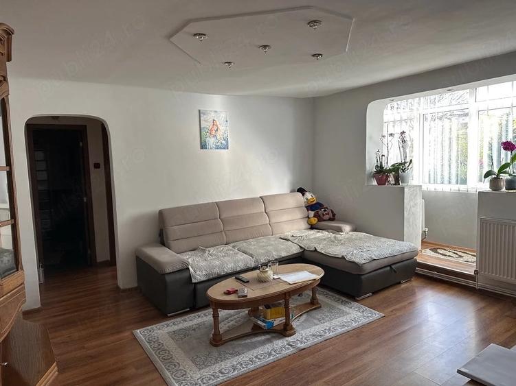 Apartament cu 3 camere semidecomandat în Central