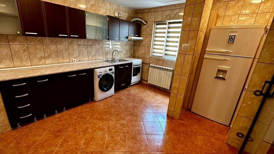 Apartament cu 3 camere decomandat în Tineretului