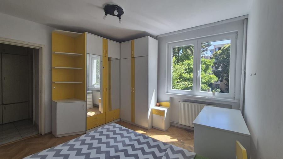 Apartament cu 3 camere decomandat în Cornișa