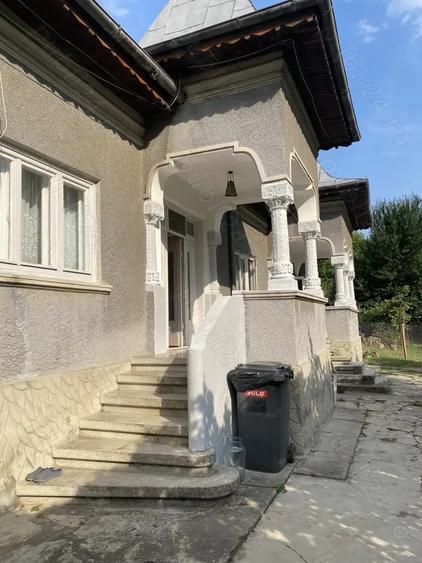 Casă cu 3 camere în Brănești