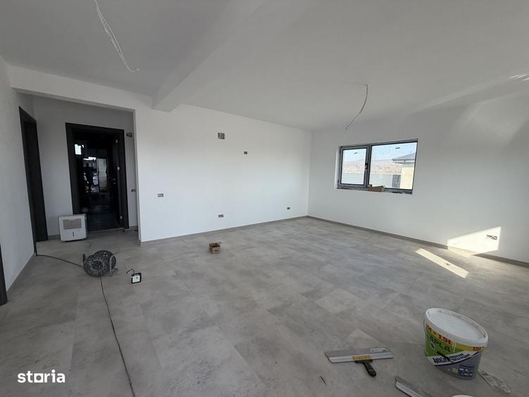 Casă cu 3 camere în Țițești