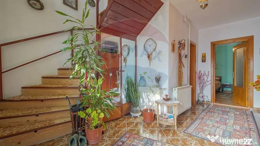 Casă cu 5 camere cu Teren 145 Mp în Dârste