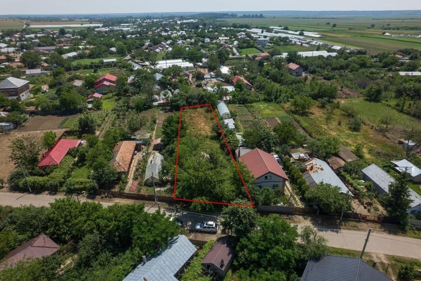 Teren Construcții intravilan de 1158 mp, în Vărăști