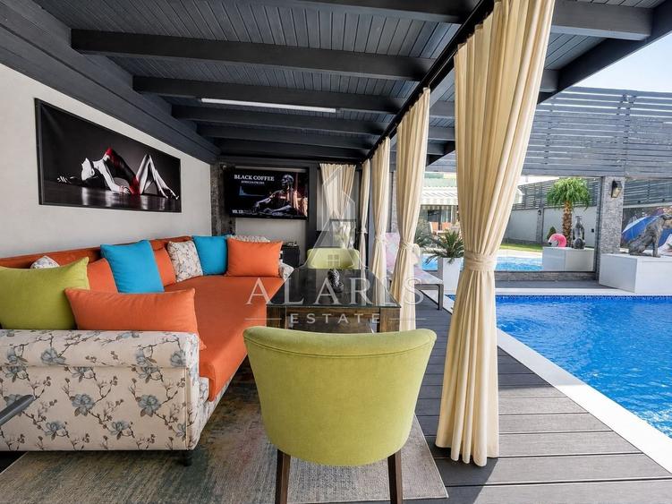 Casă individuală cu 7 camere cu Piscina în Aradului