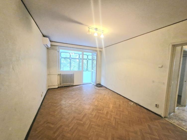 Apartament cu 3 camere decomandat în Tineretului