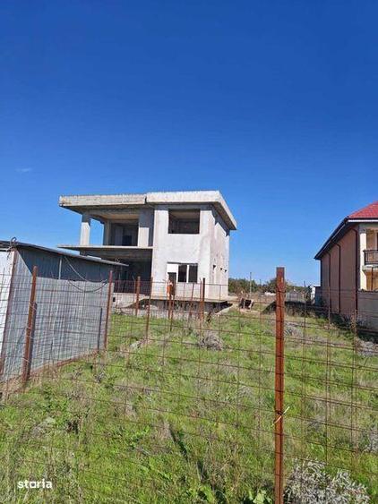 Casă cu 4 camere cu Teren 450 Mp în Km 4
