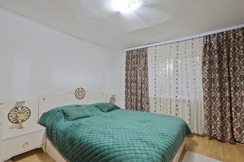 Casă cu 4 camere cu Canalizare în Central