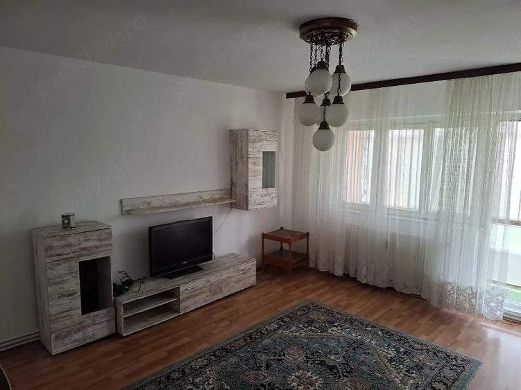 Apartament cu 2 camere semidecomandat în Traian