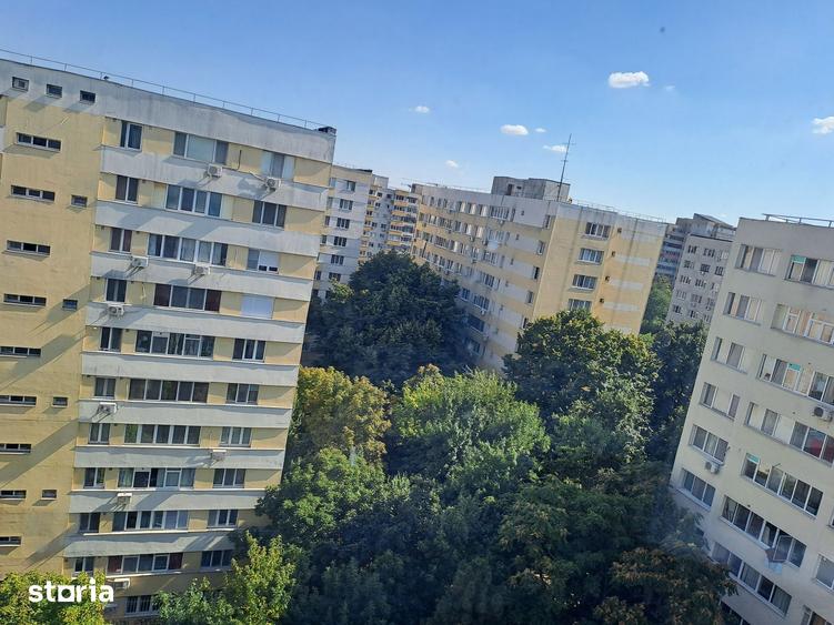 Apartament cu 3 camere semidecomandat în Tei