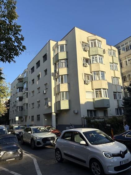 Apartament cu 3 camere decomandat, mobilat în Dorobanți