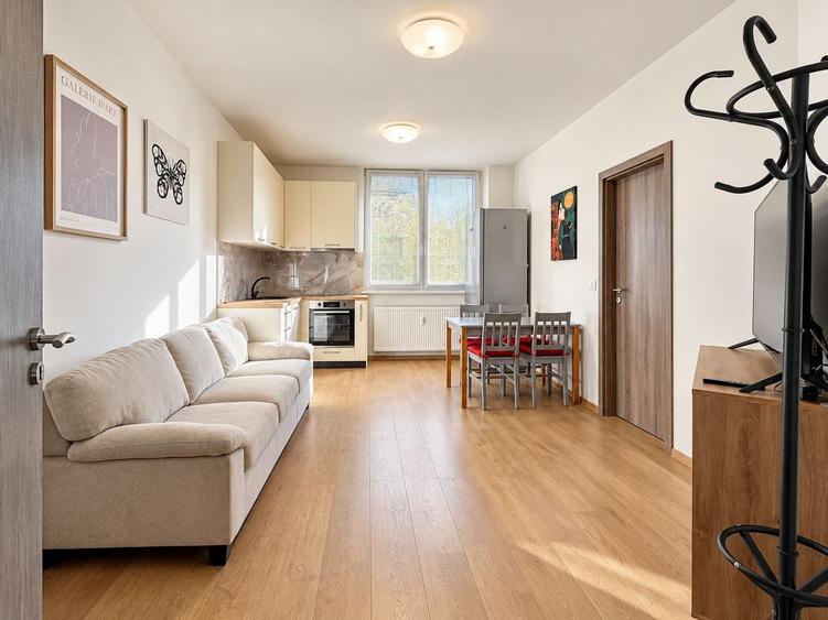 Apartament cu 2 camere semidecomandat, mobilat în Giroc
