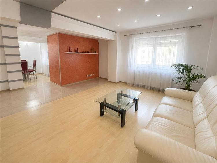 Apartament 3 camere 2 balcoane etaj 1 - zona Centrala - 3