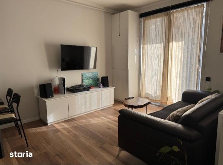 Apartament cu 2 camere semidecomandat, mobilat în Florești