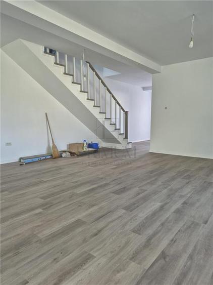 Duplex cu 4 camere cu Canalizare în Moșnița Nouă