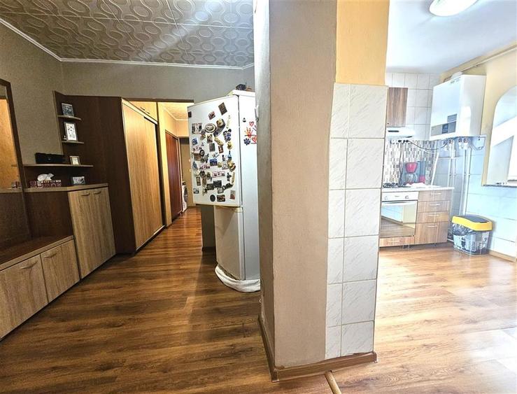 Apartament cu 3 camere decomandat, mobilat în Tomești