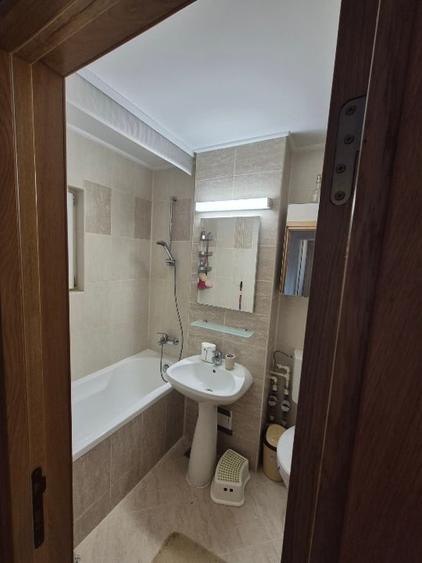 Apartament cu 3 camere decomandat, mobilat în Basarabia