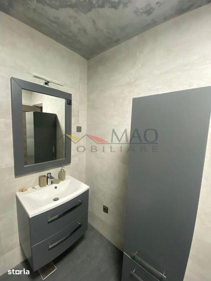 Casă cu 8 camere cu Teren 700 Mp în Semicentral