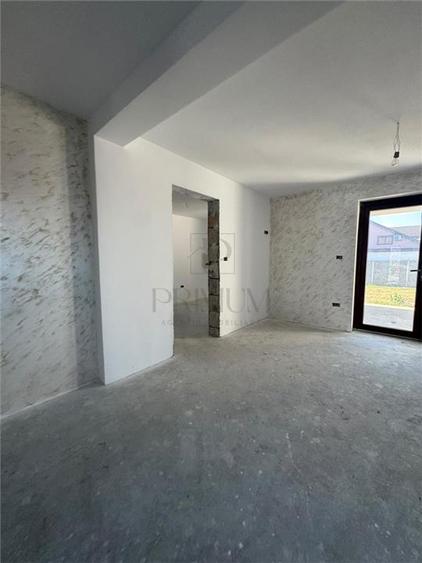 Duplex cu 5 camere cu Canalizare în Moșnița Nouă