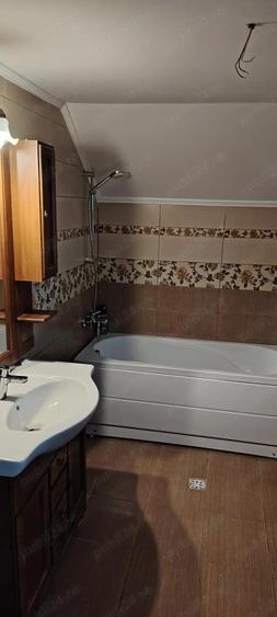Casă cu 3 camere cu Teren 2100 Mp în Central