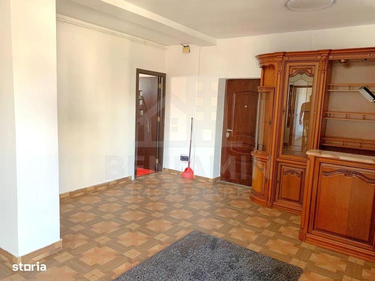 Apartament cu 3 camere semidecomandat în Brestei