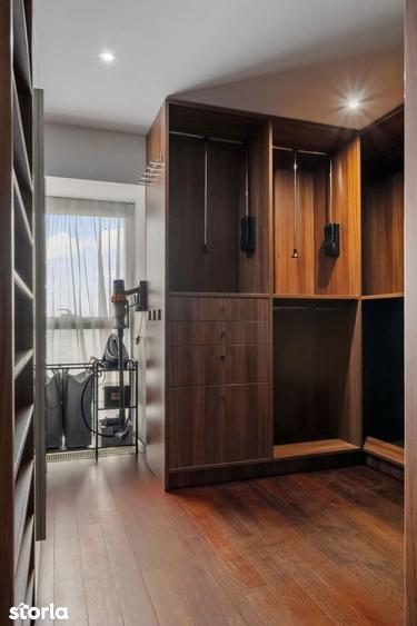 Apartament cu 4 camere, mobilat în Central