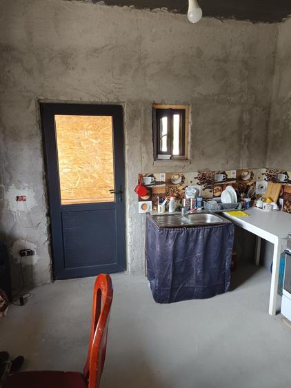 Casă cu 3 camere în Tunari