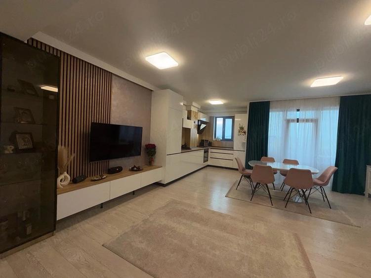 Apartament cu 3 camere decomandat în Exterior Vest