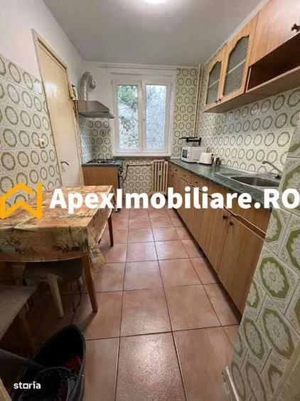 Apartament cu 3 camere semidecomandat în Giurgiului