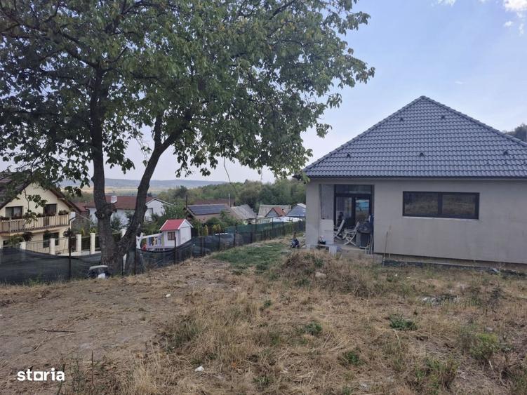 Casă cu 3 camere cu Canalizare în Central