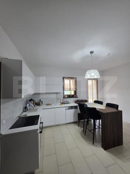 Casă cu 5 camere cu Teren 2100 Mp în Central
