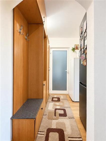 Apartament cu 3 camere semidecomandat în Păcurari