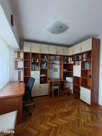 Apartament cu 3 camere decomandat, mobilat în Aviatorilor