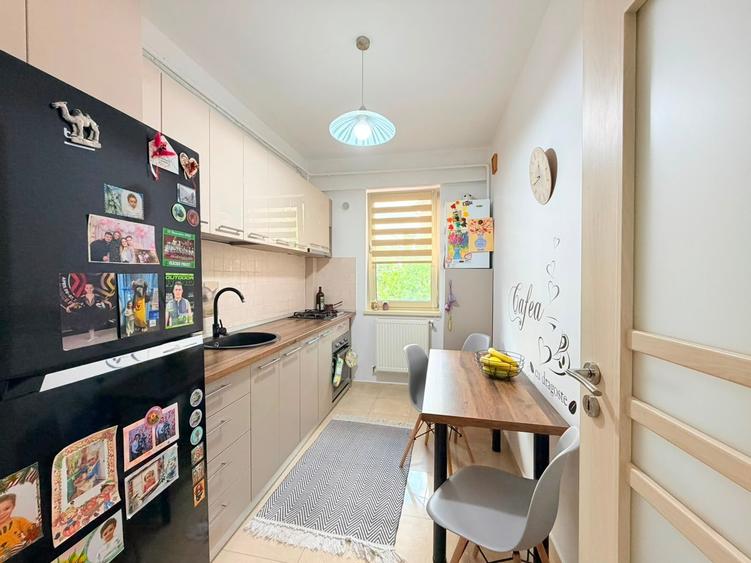 Apartament cu 3 camere decomandat în Cug