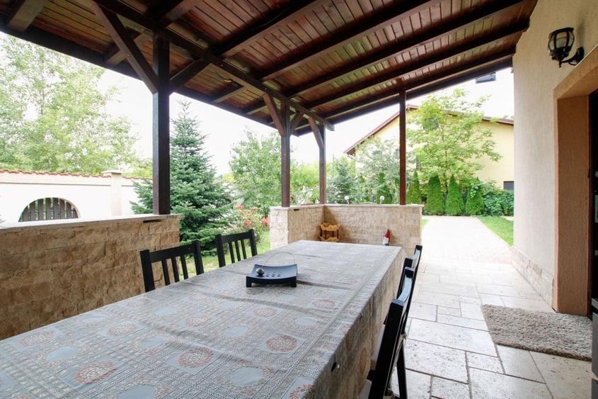 Casă individuală cu 6 camere cu Teren 1000 Mp în Snagov
