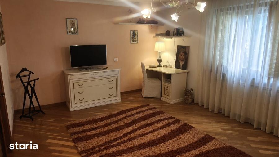 Casă cu 4 camere cu Teren 900 Mp în Central