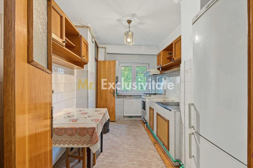 Apartament cu 3 camere decomandat, mobilat în Rolast