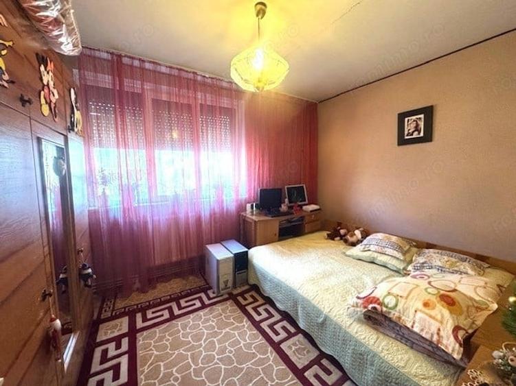 Apartament cu 3 camere semidecomandat în Central