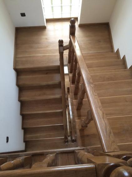 Casă cu 7 camere cu Teren 1300 Mp în Pucioasa-Sat