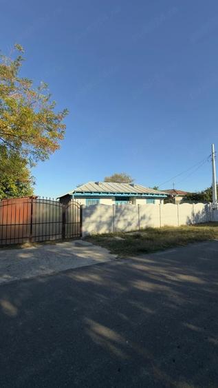 Casă cu 2 camere cu Teren 3500 Mp în Exterior Vest
