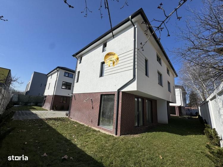 Casă cu 4 camere cu Teren 250 Mp în Ferme
