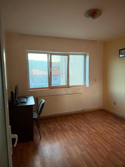 Apartament cu 2 camere semidecomandat în Coman