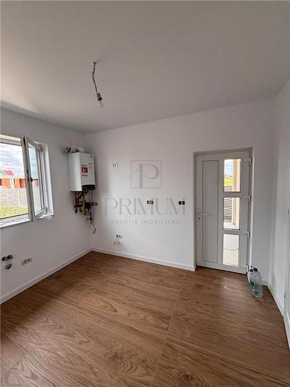 Duplex cu 4 camere cu Canalizare în Moșnița Nouă