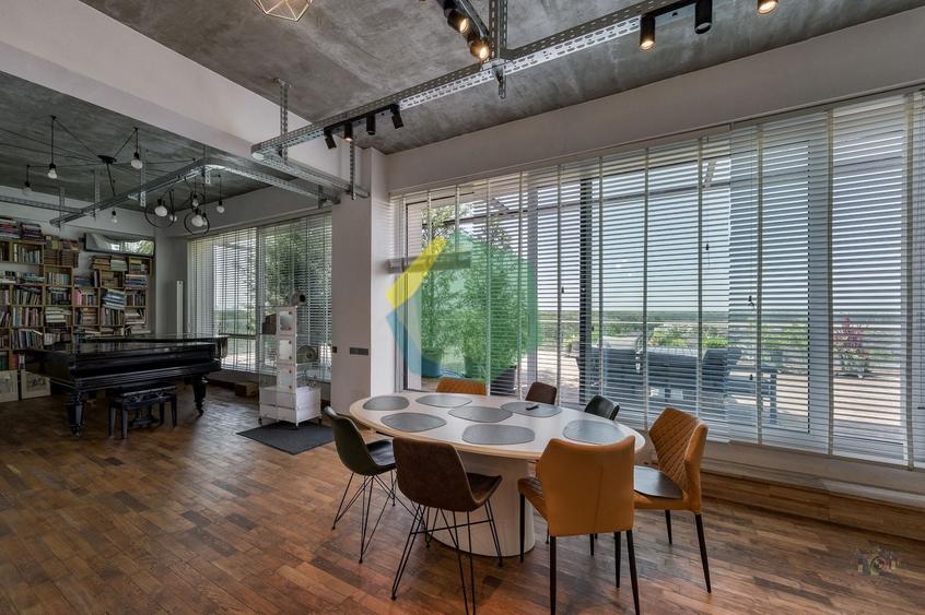 Penthouse cu 4 camere semidecomandat, mobilat în Vest