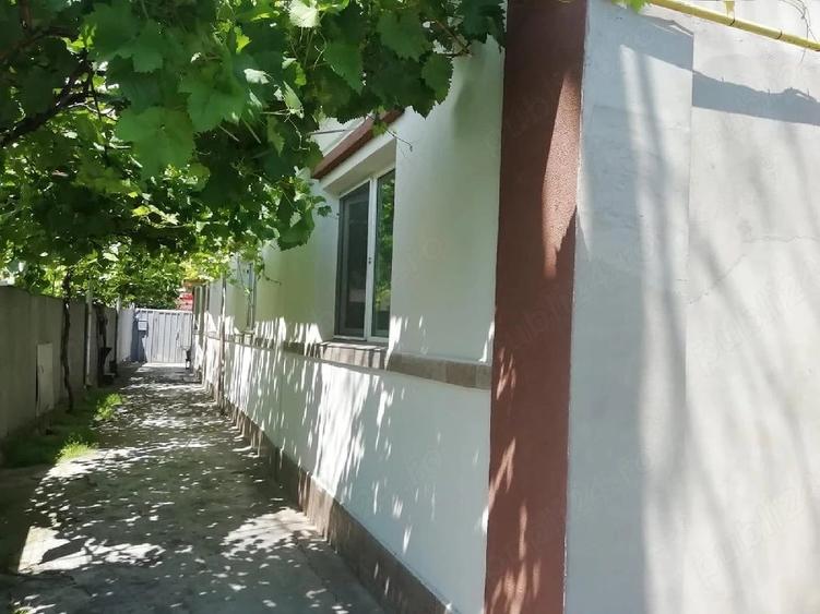 Casă cu 7 camere cu Teren 400 Mp în Central